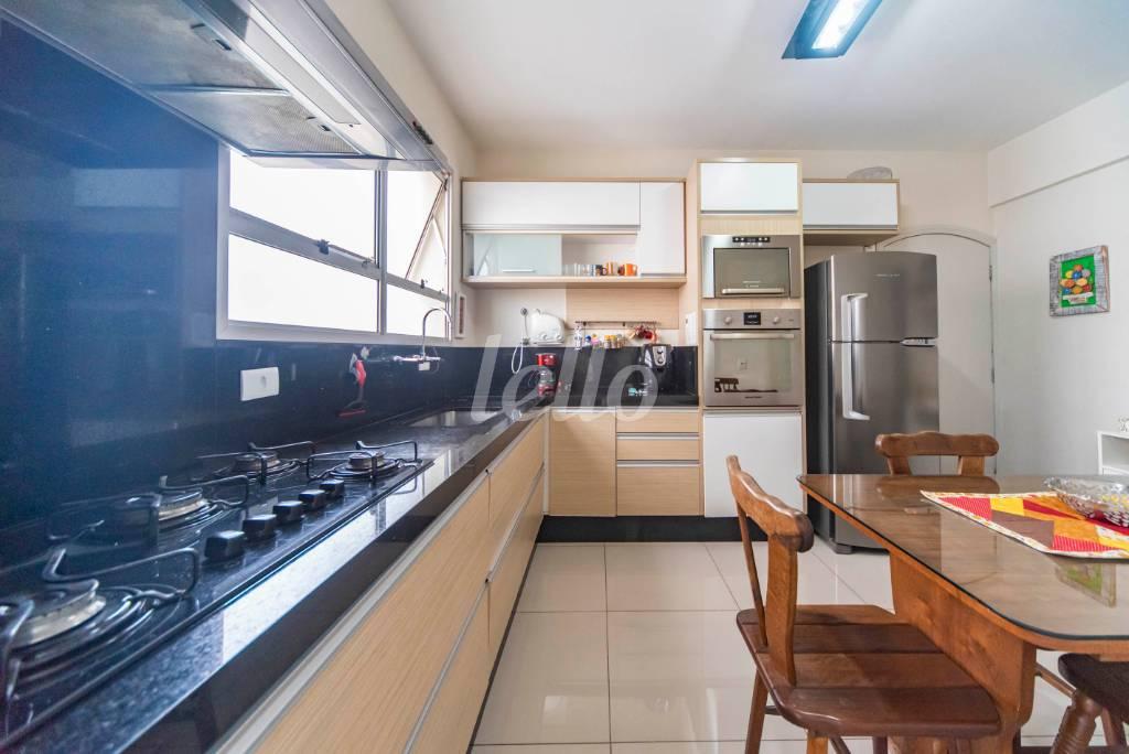 COZINHA de Apartamento à venda, Padrão com 141 m², 4 quartos e 2 vagas em Campestre - Santo André