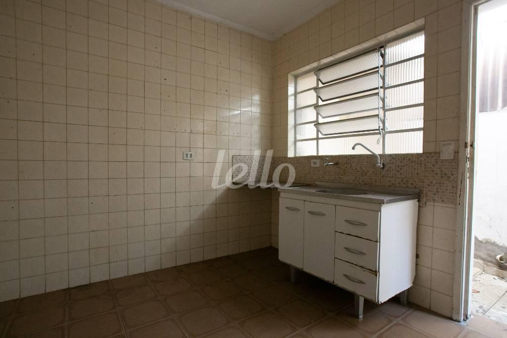 COZINHA de Casa para alugar, sobrado com 50 m², 1 quarto e em Vila Carrão - São Paulo