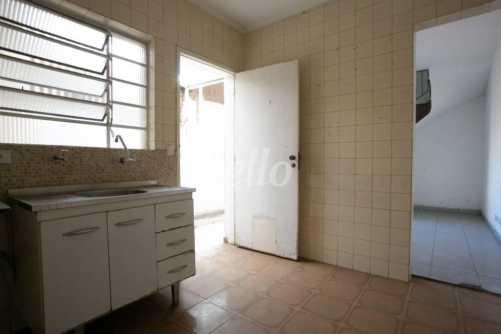 COZINHA de Casa para alugar, sobrado com 50 m², 1 quarto e em Vila Carrão - São Paulo