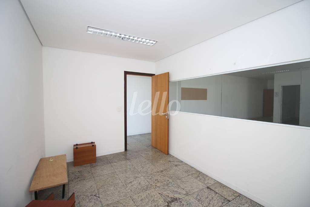 SALA 4 de Prédio Comercial para alugar, Monousuário com 716 m², e em Santana - São Paulo