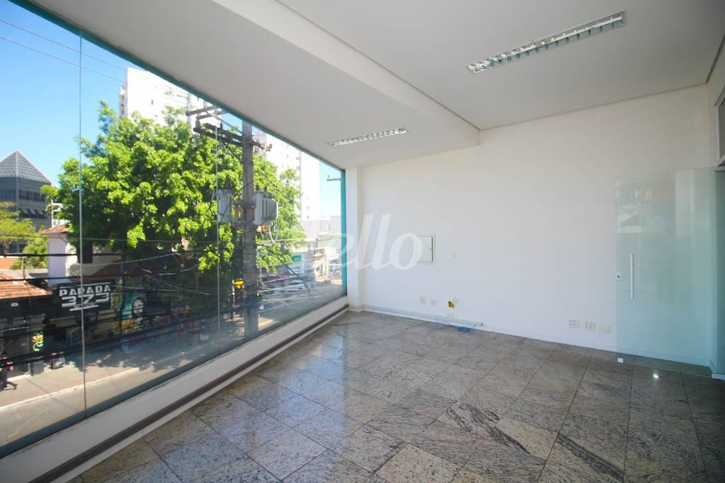 SALA 1 de Andar para alugar, Padrão com 216 m², e em Santana - São Paulo