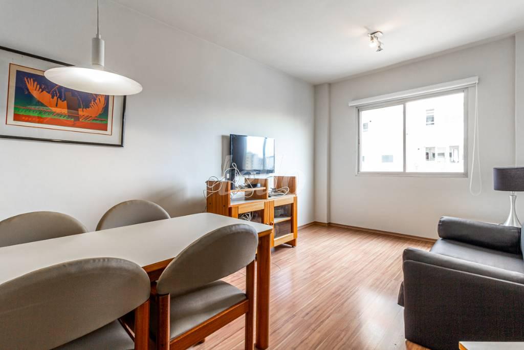 SALA de Apartamento para alugar, Padrão com 50 m², e 1 vaga em Consolação - São Paulo