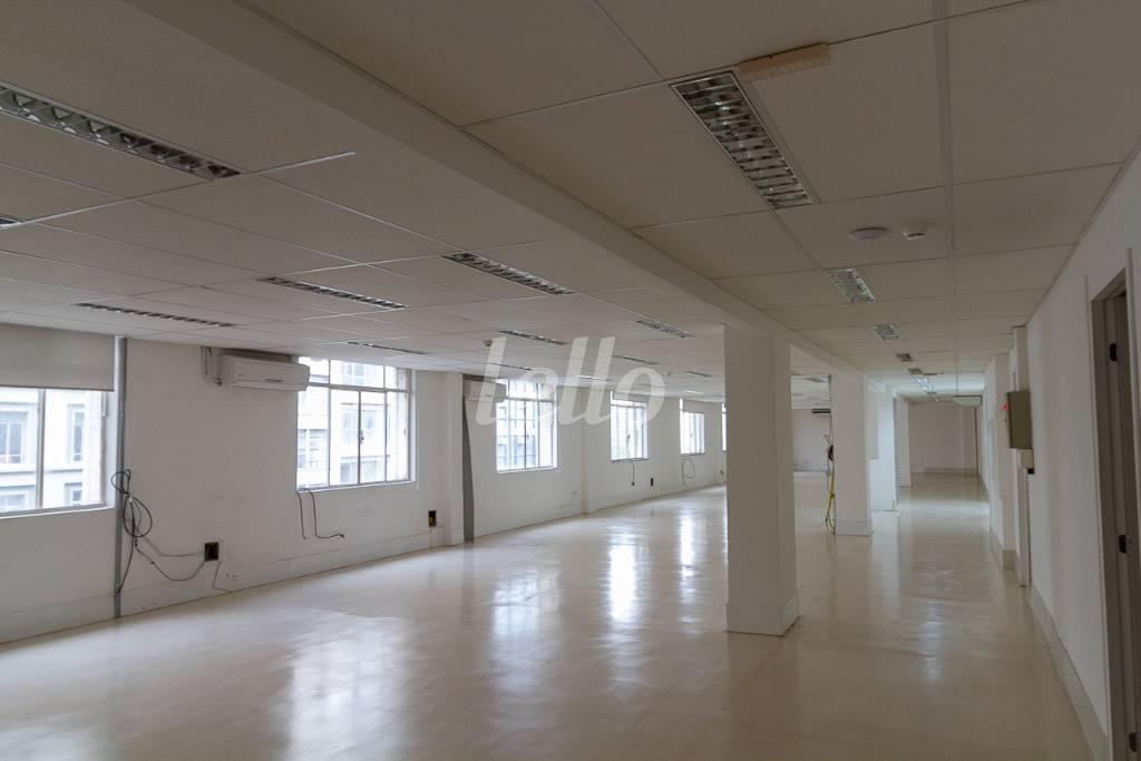 SALA 1 de Sala / Conjunto para alugar, Padrão com 110 m², e em República - São Paulo