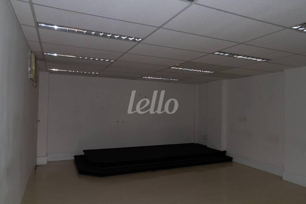 SALA 2 de Sala / Conjunto para alugar, Padrão com 110 m², e em República - São Paulo