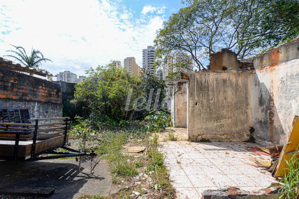 ÁREA FUNDOS de Prédio Comercial à venda, Monousuário com 381 m², e 3 vagas em Chora Menino - São Paulo