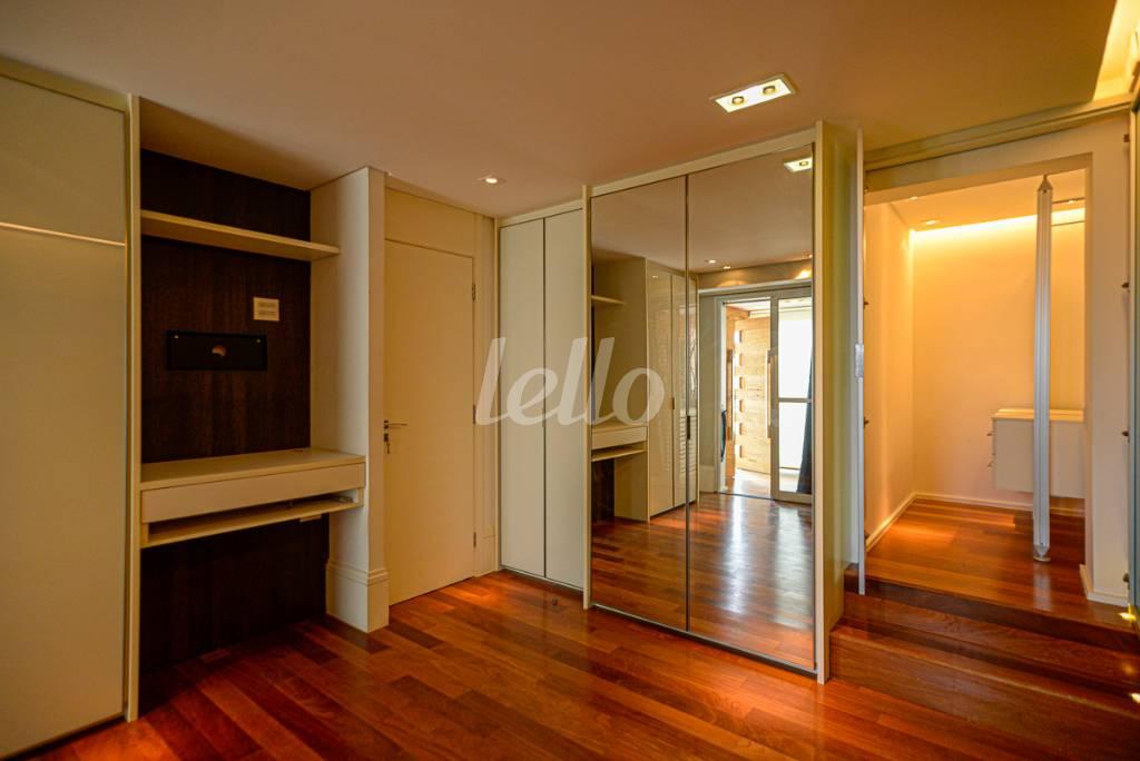 SUITE de Apartamento à venda, Triplex com 182 m², 2 quartos e 2 vagas em Paraíso - São Paulo