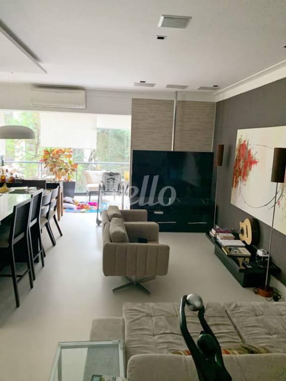 LIVING de Apartamento à venda, Padrão com 109 m², 2 quartos e 2 vagas em Jardim Paulista - São Paulo