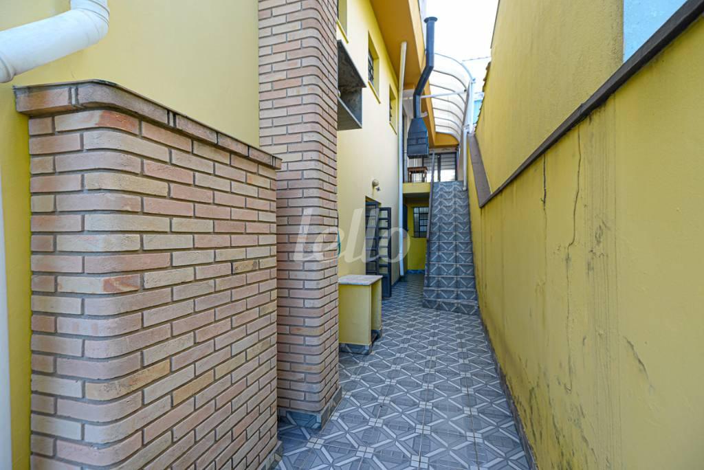 FACHADA LATERAL de Casa à venda, térrea com 276 m², 3 quartos e 8 vagas em Chácara do Encosto - São Paulo