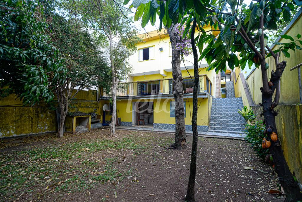 QUINTAL de Casa à venda, térrea com 276 m², 3 quartos e 8 vagas em Chácara do Encosto - São Paulo