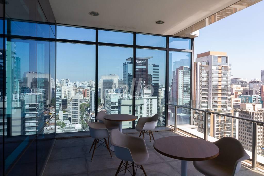 SACADA de Sala / Conjunto para alugar, Padrão com 426 m², e em Itaim Bibi - São Paulo