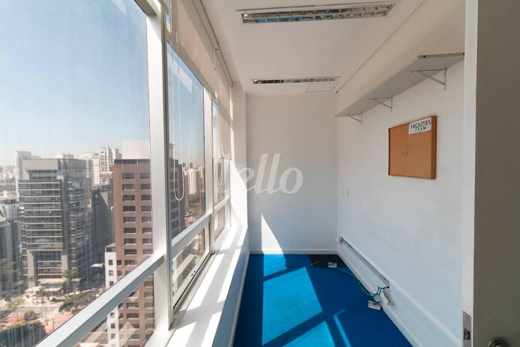 SACADA de Andar para alugar, Padrão com 767 m², e 18 vagas em Cidade Monções - São Paulo