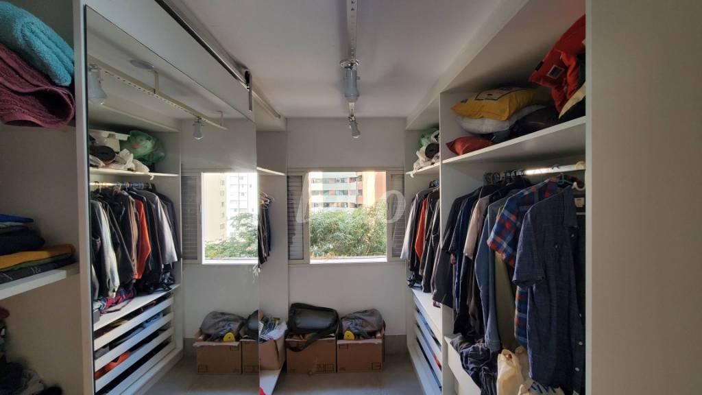 CLOSET de Apartamento à venda, Padrão com 100 m², 3 quartos e 1 vaga em Indianópolis - São Paulo