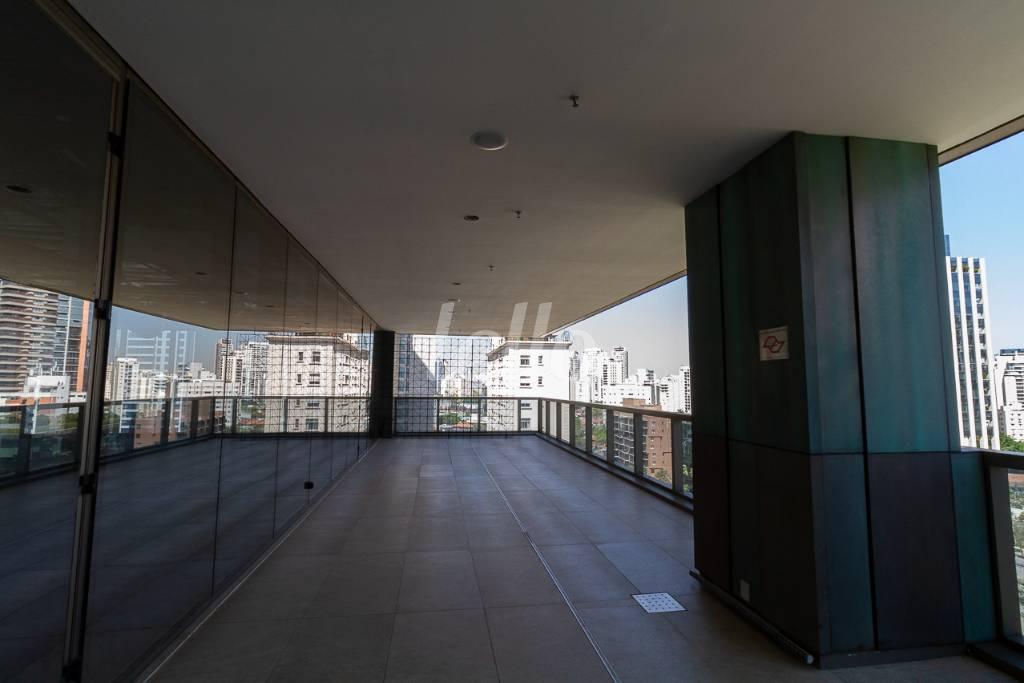 SACADA de Sala / Conjunto para alugar, Padrão com 900 m², e 21 vagas em Vila Olímpia - São Paulo