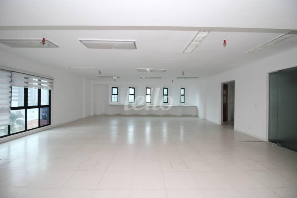 SALA de Sala / Conjunto para alugar, Padrão com 184 m², e 4 vagas em Santo Amaro - São Paulo
