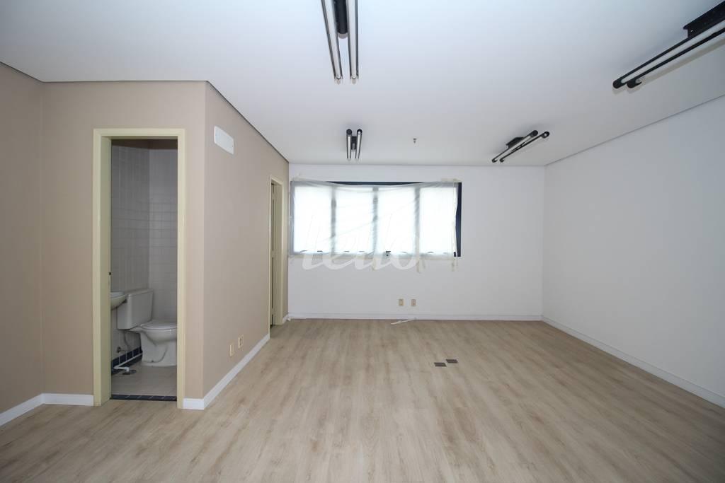 SALA 3 de Sala / Conjunto para alugar, Padrão com 137 m², e 4 vagas em Santo Amaro - São Paulo