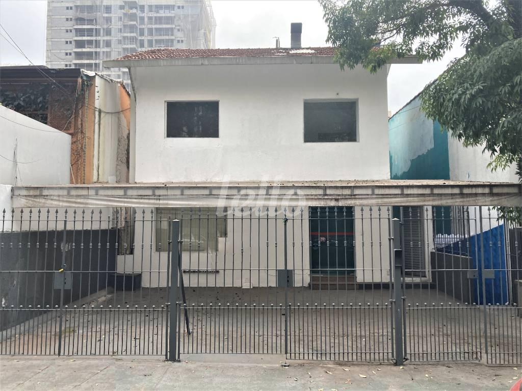 FACHADA de Casa para alugar, sobrado com 272 m², 4 quartos e 3 vagas em Perdizes - São Paulo