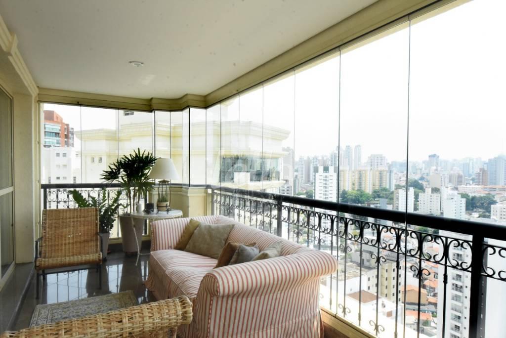 VARANDA de Apartamento à venda, Padrão com 208 m², 4 quartos e 4 vagas em Jardim Vila Mariana - São Paulo
