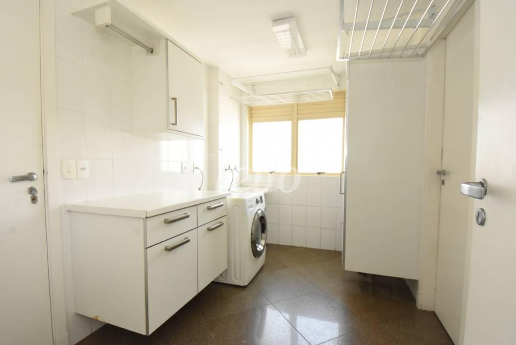 ÁREA DE SERVIÇO de Apartamento à venda, Padrão com 208 m², 4 quartos e 4 vagas em Jardim Vila Mariana - São Paulo