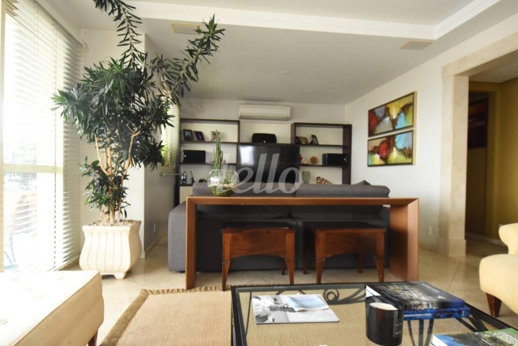 LIVING de Apartamento à venda, Padrão com 208 m², 4 quartos e 4 vagas em Jardim Vila Mariana - São Paulo