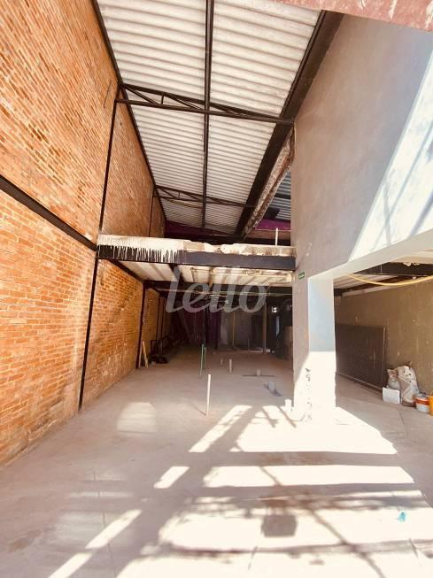 SALÃO de Loja para alugar, Padrão com 230 m², e em Vila Olímpia - São Paulo