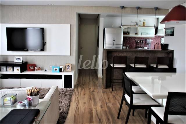 LIVING de Apartamento à venda, Padrão com 65 m², 2 quartos e 2 vagas em Aclimação - São Paulo