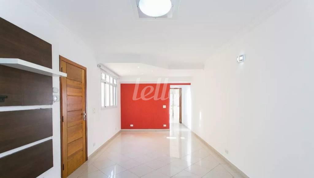 SALA DOIS AMBIENTES de Casa à venda, sobrado com 131 m², 3 quartos e 2 vagas em Vila Zelina - São Paulo