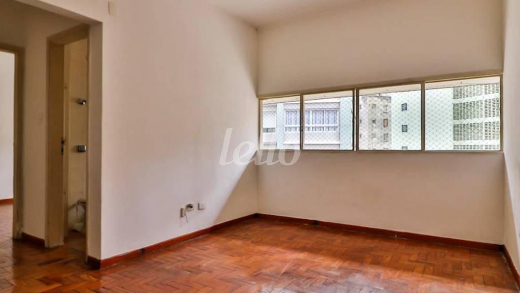 SALA de Apartamento à venda, Padrão com 56 m², 1 quarto e 1 vaga em Bela Vista - São Paulo