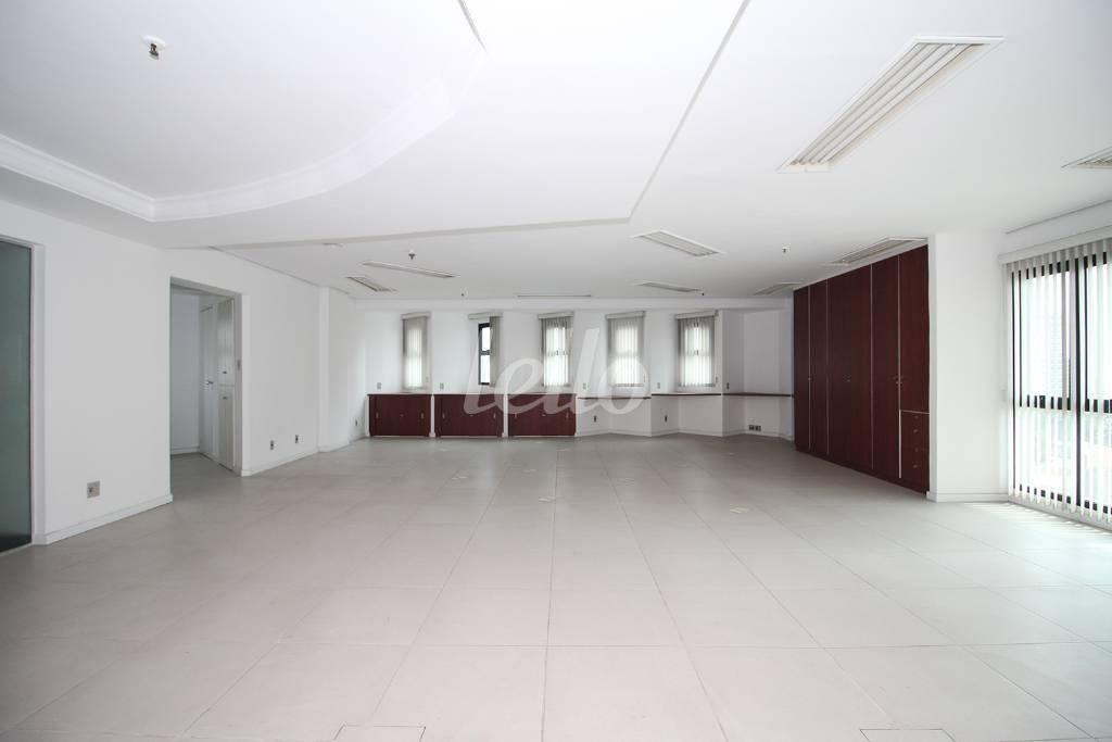 SALA PRINCIPAL de Sala / Conjunto para alugar, Padrão com 184 m², e 4 vagas em Santo Amaro - São Paulo