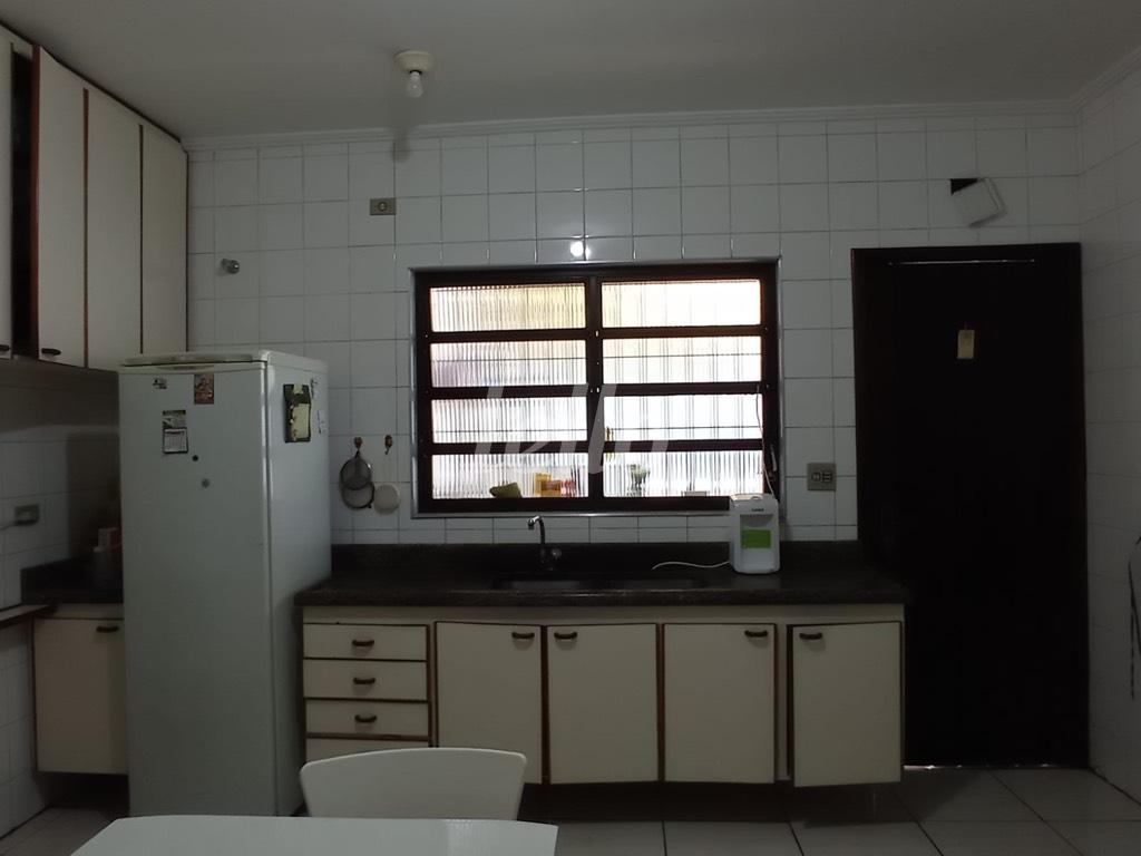 COZINHA de Casa à venda, térrea com 130 m², 3 quartos e 3 vagas em Vila Brasilio Machado - São Paulo