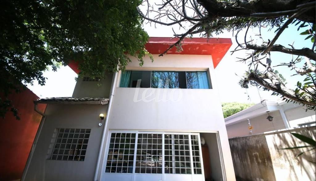 FACHADA de Casa à venda, sobrado com 404 m², 4 quartos e 2 vagas em Vila Cordeiro - São Paulo