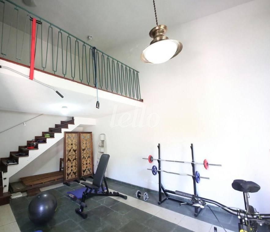 EDÍCULA COM MEZANINO de Casa à venda, sobrado com 404 m², 4 quartos e 2 vagas em Vila Cordeiro - São Paulo