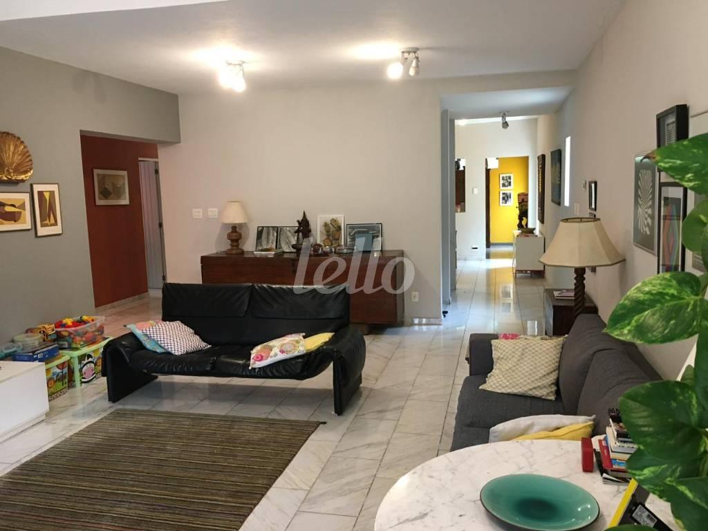 SALA VÁRIOS AMBIENTES de Casa à venda, sobrado com 404 m², 4 quartos e 2 vagas em Vila Cordeiro - São Paulo