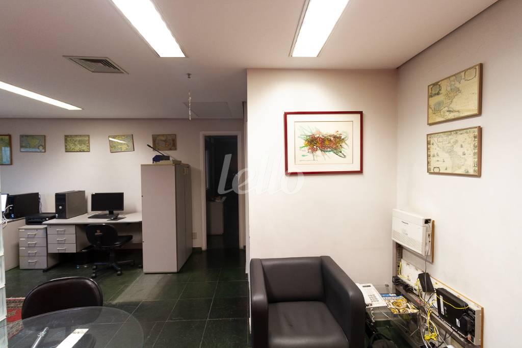SALA 1 de Sala / Conjunto para alugar, Padrão com 56 m², e 2 vagas em Pinheiros - São Paulo