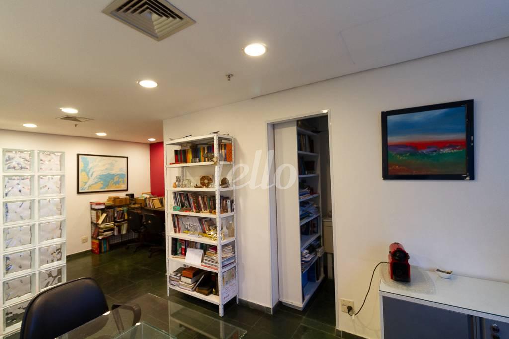 SALA 2 de Sala / Conjunto para alugar, Padrão com 56 m², e 2 vagas em Pinheiros - São Paulo