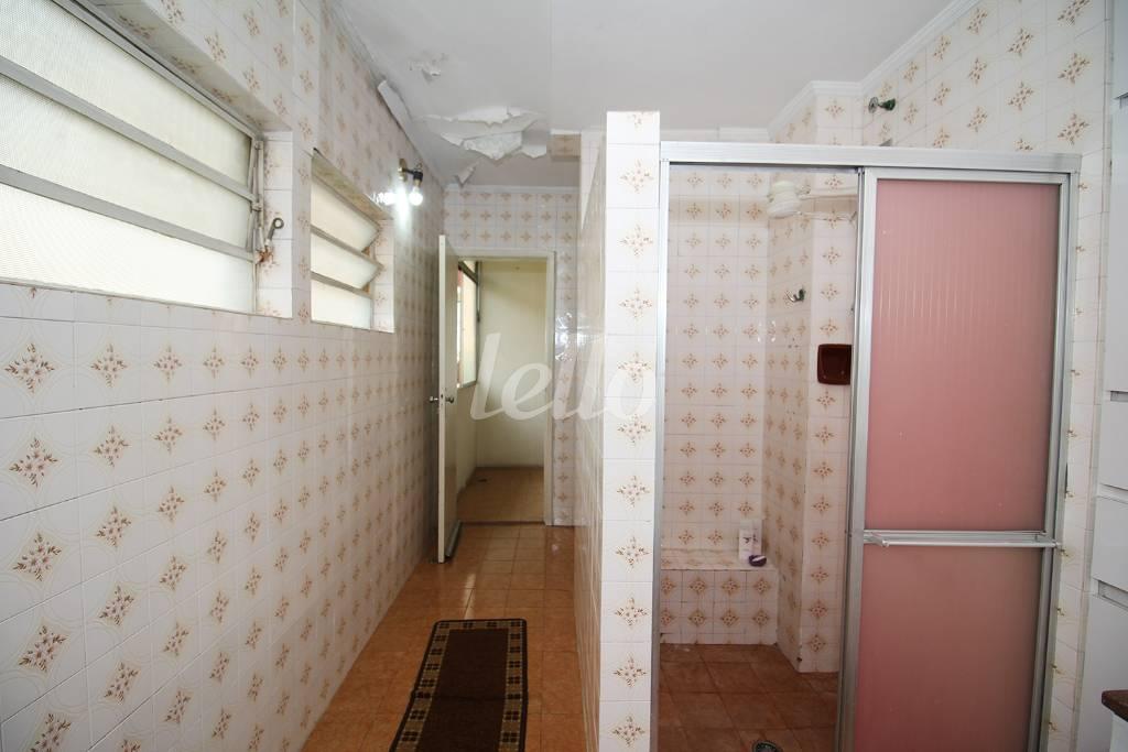 BANHEIRO DA SUÍTE de Casa à venda, sobrado com 250 m², 4 quartos e 4 vagas em Vila Mariana - São Paulo