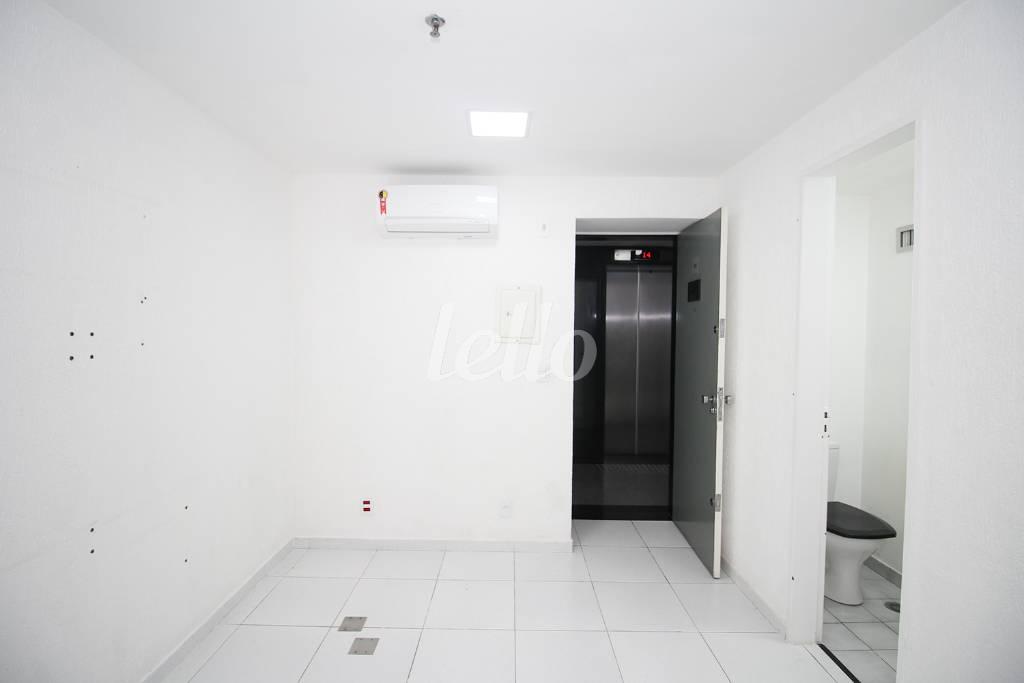 RECEPÇÃO de Sala / Conjunto para alugar, Padrão com 40 m², e 2 vagas em Indianópolis - São Paulo