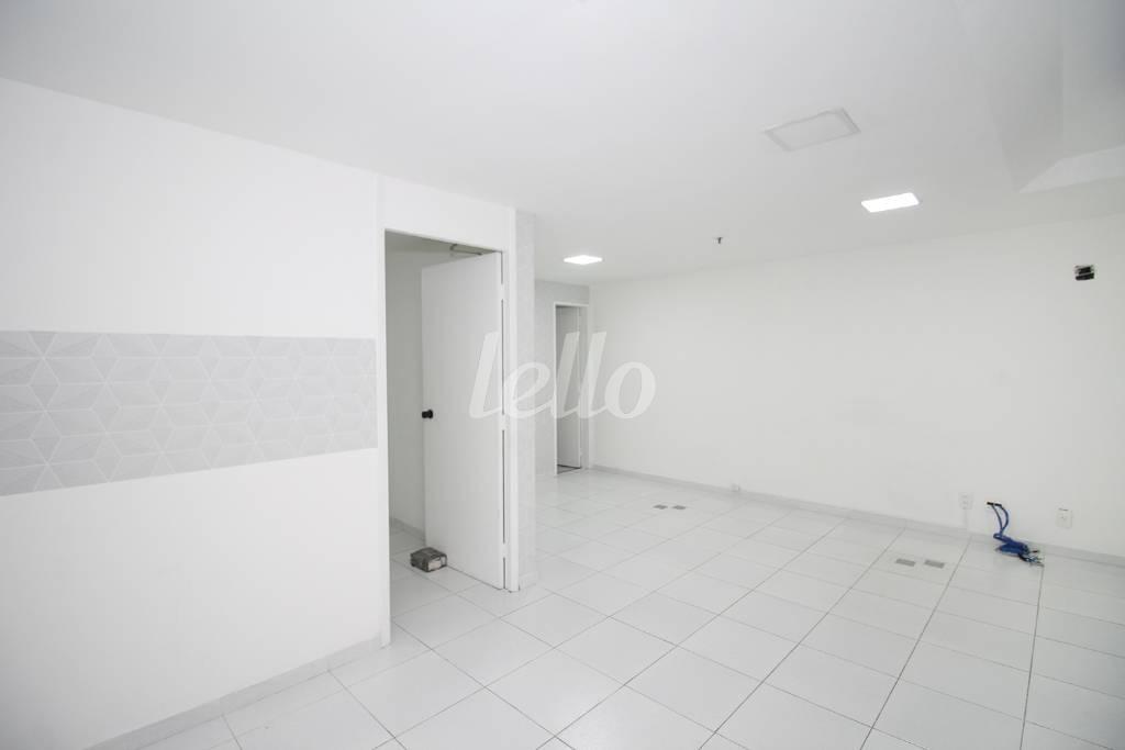 SALA de Sala / Conjunto para alugar, Padrão com 40 m², e 2 vagas em Indianópolis - São Paulo
