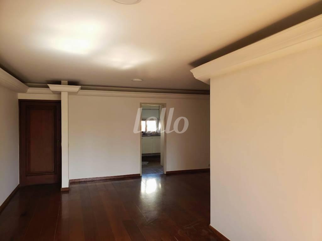 SALA de Apartamento à venda, Padrão com 136 m², 3 quartos e 2 vagas em Santo Amaro - São Paulo