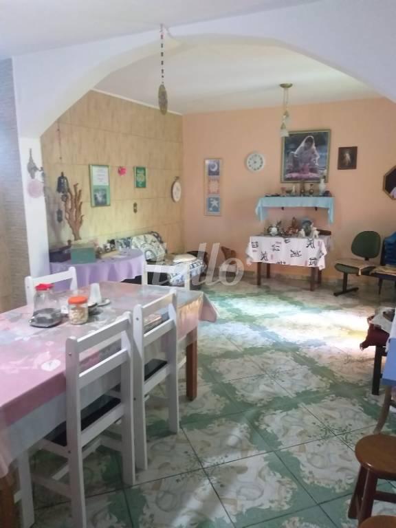 SALA DOIS AMBIENTES de Casa à venda, sobrado com 211 m², 2 quartos e 4 vagas em Cerâmica - São Caetano do Sul