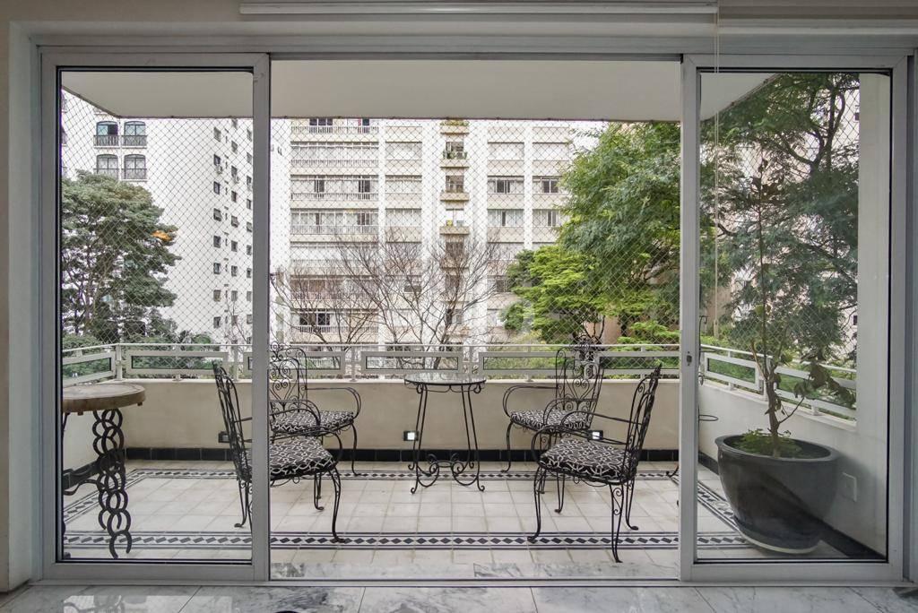 VARANDA de Apartamento à venda, Padrão com 214 m², 3 quartos e 2 vagas em Jardim Paulista - São Paulo