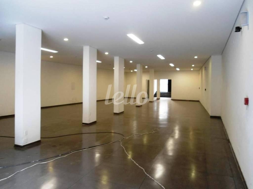SALÃO de Loja para alugar, Padrão com 239 m², e em Sé - São Paulo