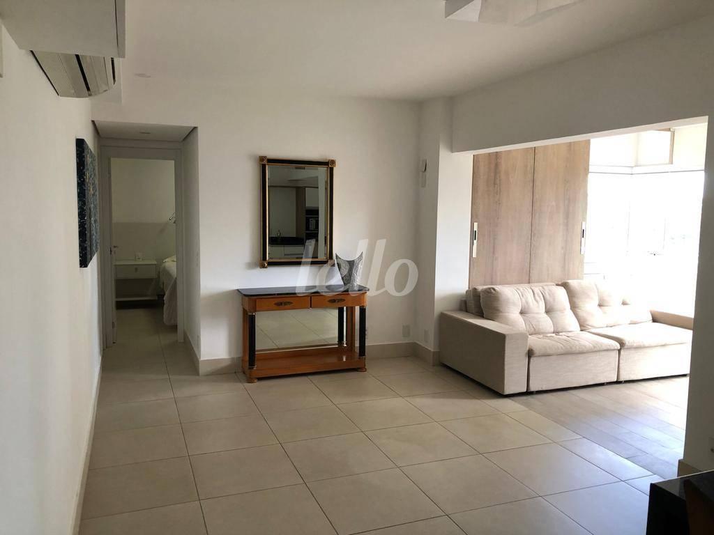 SALA de Apartamento à venda, Padrão com 72 m², 1 quarto e 1 vaga em Brooklin Paulista - São Paulo