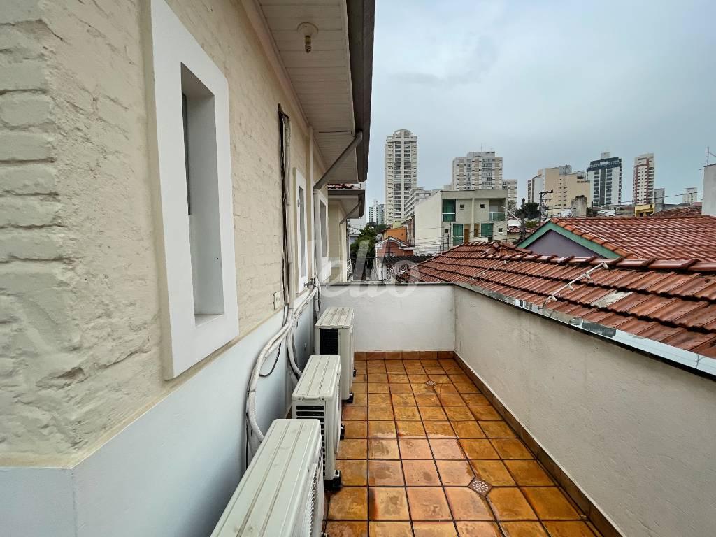 VARANDA DORMITÓRIO 3 de Casa à venda, sobrado com 200 m², 8 quartos e 4 vagas em Vila Clementino - São Paulo