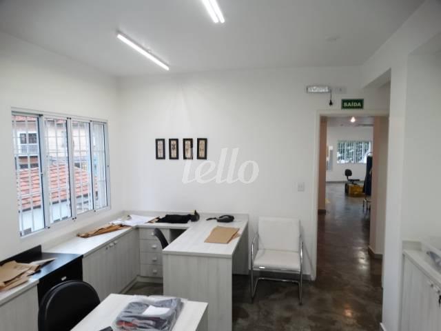 SALA de Sobreloja para alugar, Padrão com 200 m², e 1 vaga em Santa Teresinha - São Paulo