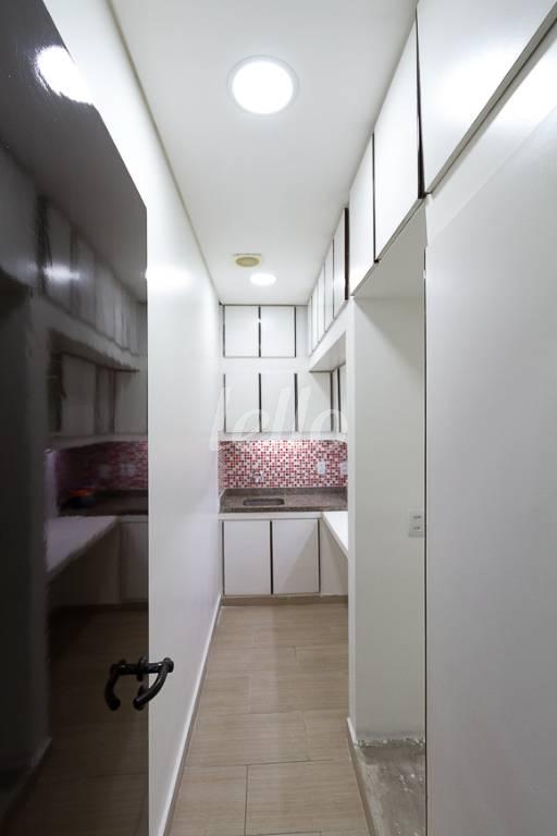 COPA de Sala / Conjunto para alugar, Padrão com 142 m², e em República - São Paulo