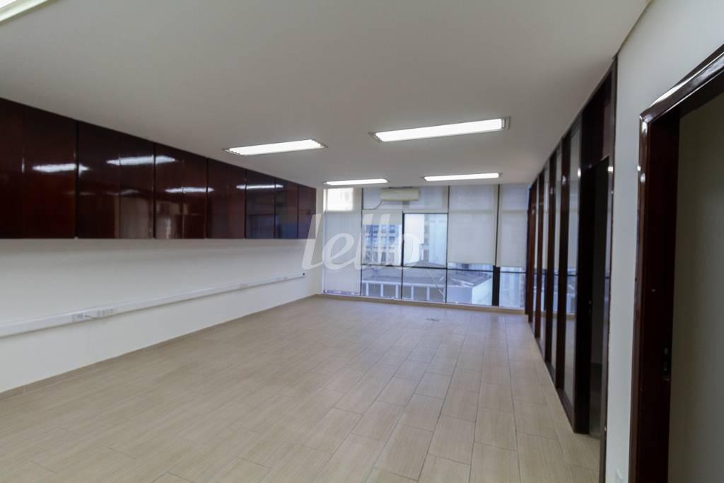 SALA 2 de Sala / Conjunto para alugar, Padrão com 142 m², e em República - São Paulo