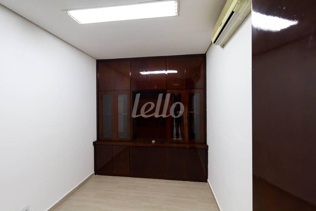 SALA 4 de Sala / Conjunto para alugar, Padrão com 142 m², e em República - São Paulo