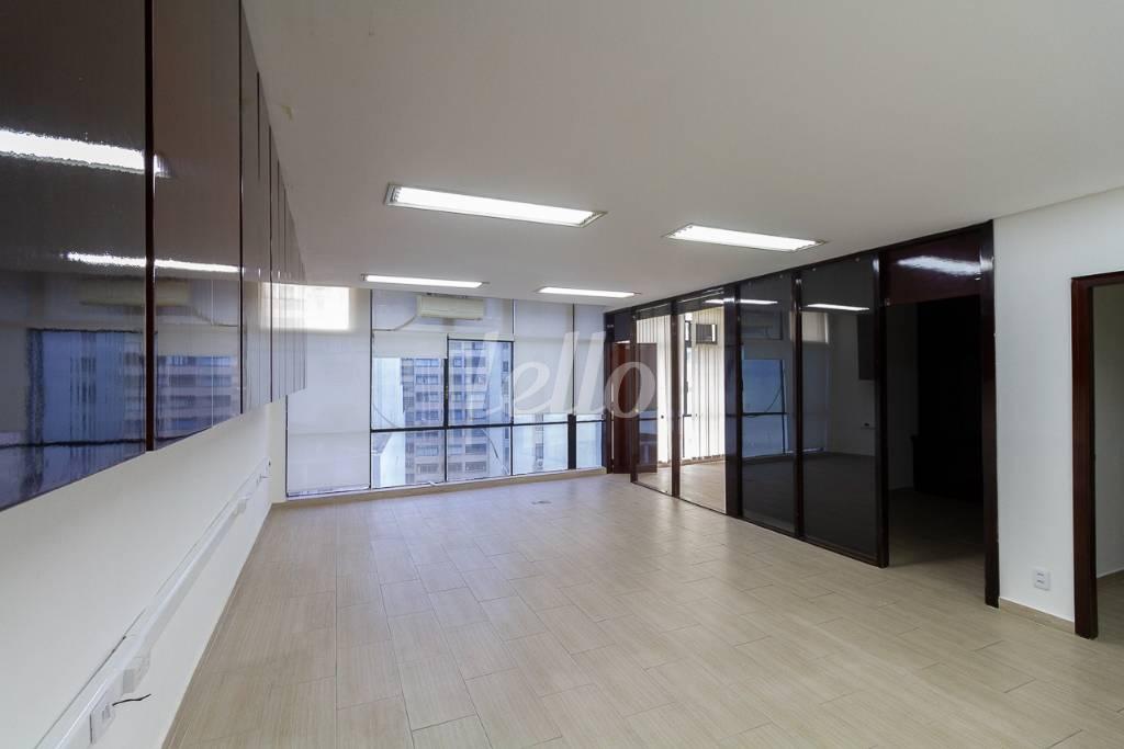SALA 2 de Sala / Conjunto para alugar, Padrão com 142 m², e em República - São Paulo