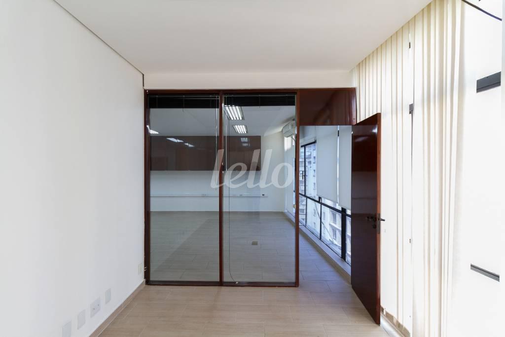 SALA 3 de Sala / Conjunto para alugar, Padrão com 142 m², e em República - São Paulo