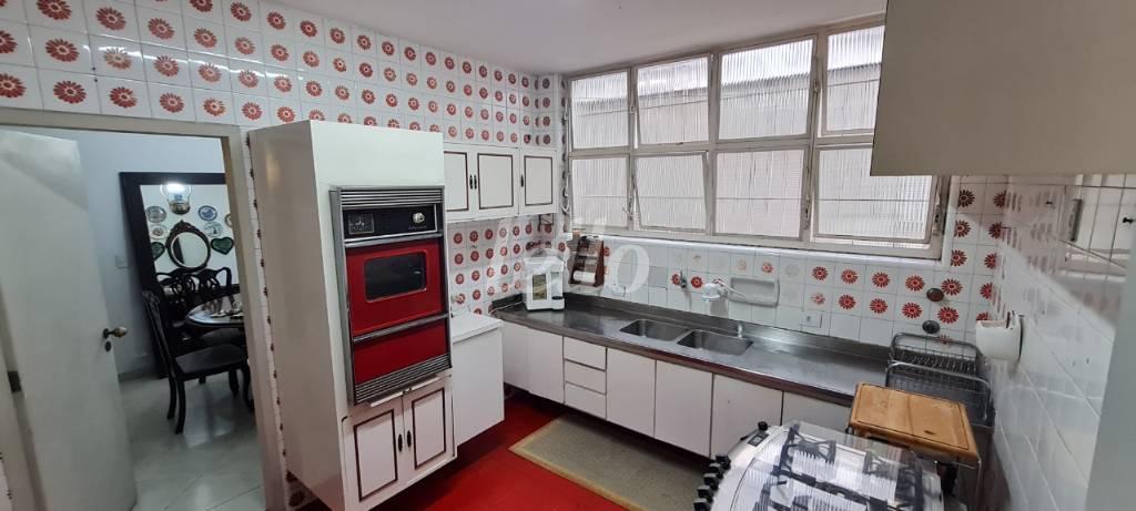 COZINHA de Casa à venda, sobrado com 420 m², 4 quartos e 4 vagas em Indianópolis - São Paulo